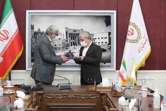 تقدیر رییس بنیاد شهید و امور ایثارگران از خدمات بانک ملی ایران