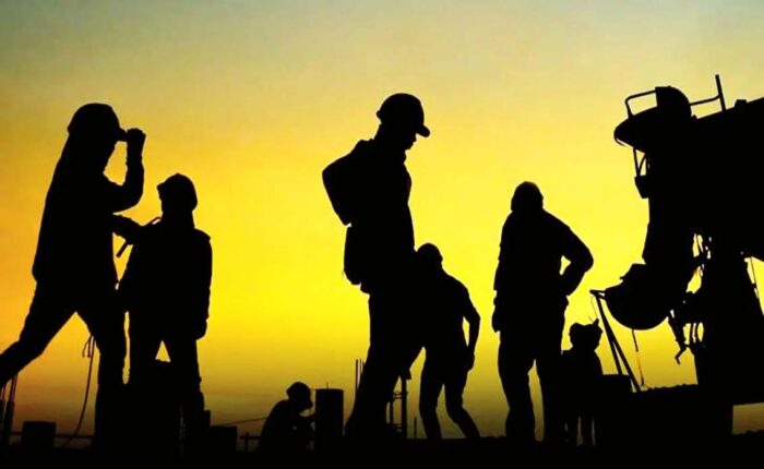 بازار کار در تنگنای مشاغل غیررسمی بازار کار در تنگنای مشاغل غیررسمی