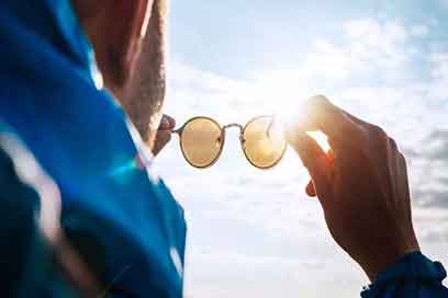 عینک آفتابی استاندارد چه ویژگی هایی دارد