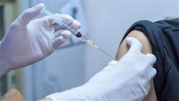 برای تزریق واکسن کرونا، منتظر پیامک وزارت بهداشت باشید