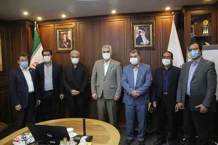برگزاری نشست صمیمی دکتربهزاد شیری مدیرعامل پست بانک ایران با فرزندان شهدا