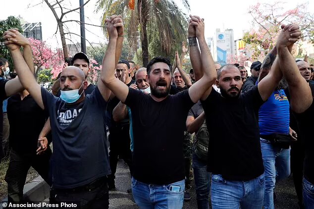 آرامش شکننده در بیروت پس از ساعت‌ها درگیری و تیراندازی /شناسایی هویت ۱۰ تن از اغتشاشگران
