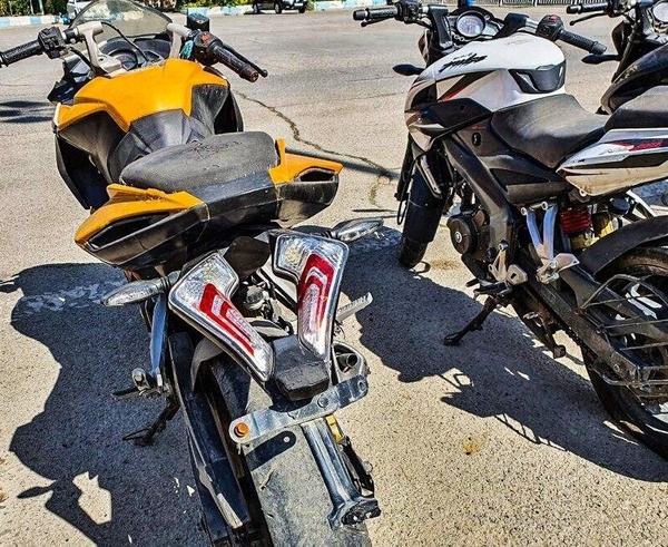 انهدام باند سارقان موتورسیکلت در تهران/ از بین بردن شماره شناسایی موتورسیکلت‌ها با استفاده از سنگ فرز