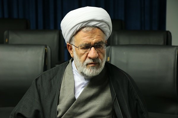 برای قاضی عادل فرق نمیکند مجرم چه کسی و چه شخصیتی است برای قاضی عادل فرق نمیکند مجرم چه کسی و چه شخصیتی است