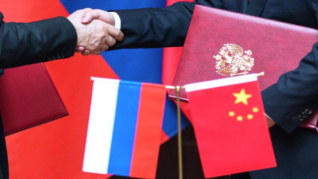 تاکید روسای جمهور چین و روسیه بر توسعه روابط دو جانبه