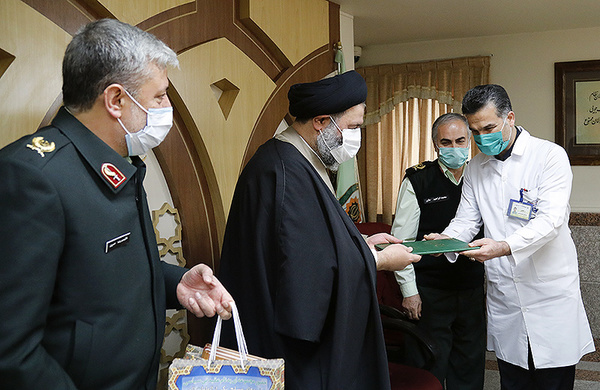 تجلیل از سه پرستار بیمارستانهای ناجا تجلیل از سه پرستار بیمارستانهای ناجا