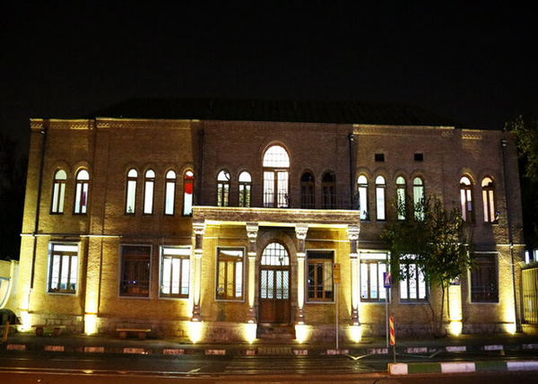 تکمیل نورپردازی بنای تاریخی مهمانسرای ۹۰ ساله دانشگاه امام علی (ع) تکمیل نورپردازی بنای تاریخی مهمانسرای ۹۰ ساله دانشگاه امام علی (ع)