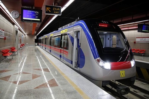 خدمات رسانی متروی تهران در روز ۱۳ آبان