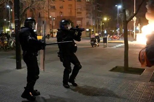 درگیری معترضان با پلیس اسپانیا در سومین شب اعتراضات