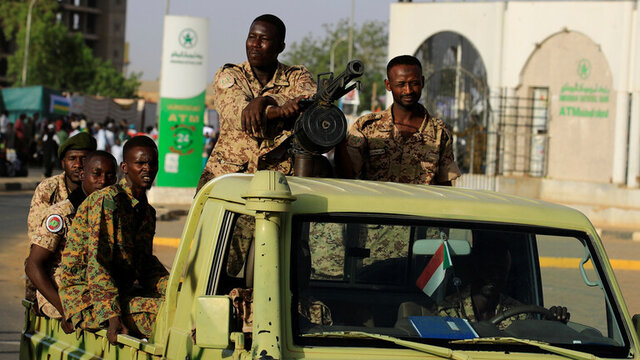 زمزمه‌هایی از “کودتای نظامی” در سودان/۴ وزیر کابینه بازداشت شدند/اخباری از حبس خانگی نخست وزیر