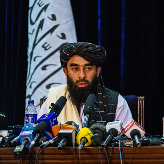 سخنگوی طالبان: خبر دیدار رئیس سیا با ملا برادر را تایید نمی‌کنیم/ به زودی آخوندزاده را می‌بینید