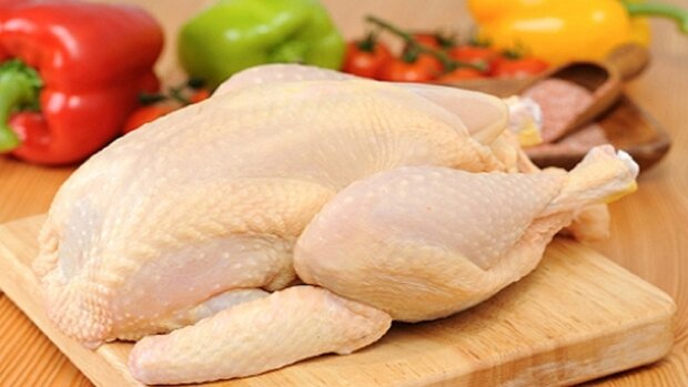 مرغ همچنان حوالی ۳۰هزارتومان پر می‌زند/ کاهش به نرخ مصوب بعید است