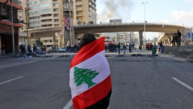معترضان لبنانی امروز هم به خیابان‌ها آمدند/مسیرهای اصلی در مناطق مختلف بسته شده‌اند
