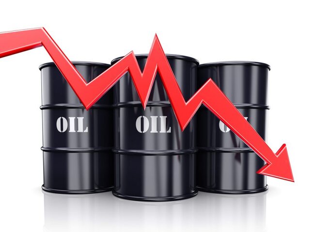 نفت در مسیر کاهش قیمت افتاد