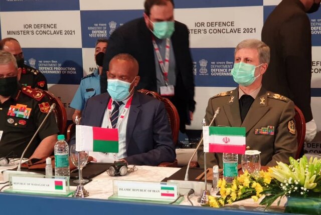 نمی توان به قدرت های بزرگ و حاکمان نالایق و نفرت پراکن اعتماد کرد نمی توان به قدرت های بزرگ و حاکمان نالایق و نفرت پراکن اعتماد کرد
