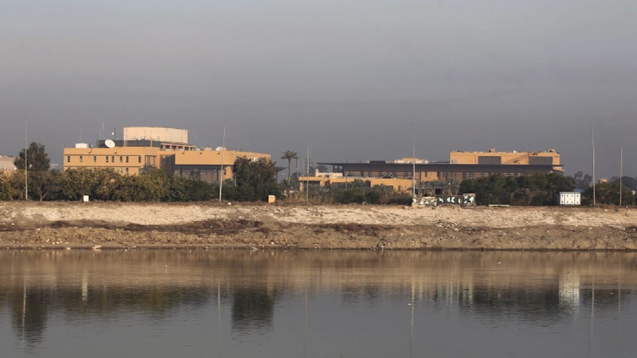 وضعیت هشدار در پایگاه‌های آمریکایی در عراق/ تکذیب خروج کارکنان سفارت آمریکا از بغداد