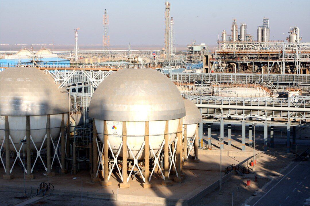 پتروشیمی از ارکان اصلی زنجیره تولید در صنعت نفت ایران است