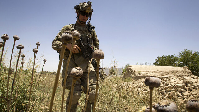 کرزای: آمریکا خیلی وقت است در جنگ افغانستان شکست خورده/ تنها راه، گفت‌وگو با طالبان است