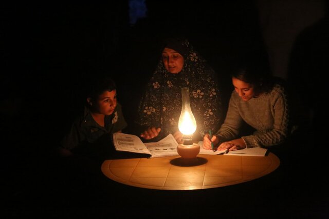 ۸۰ درصد ساکنان غزه اغلب اوقات در تاریکی به سر می‌برند