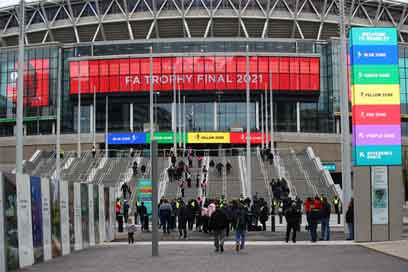 ساینیج LED جدید و چشم‌گیر ال جی در استادیوم Wembley لندن برای استقبال از بازگشت تماشاگران